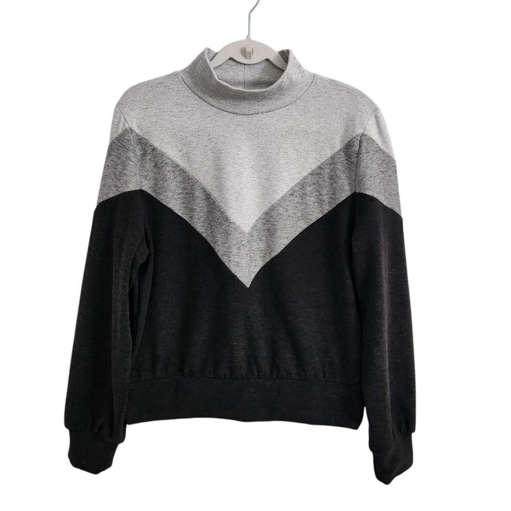 Evereve Sweater‎ Womens Medium Gray Black Chevron Mock Neck Pullover Stretch